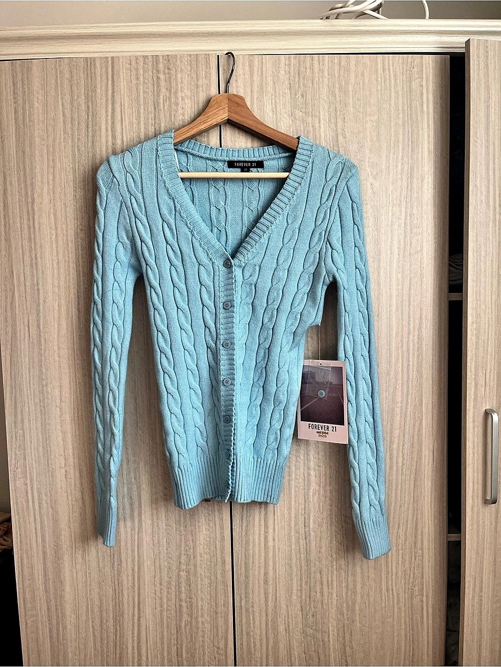 Forever 21 Cable Knit V-Neck Cardigan in Blue Size Medium NWT